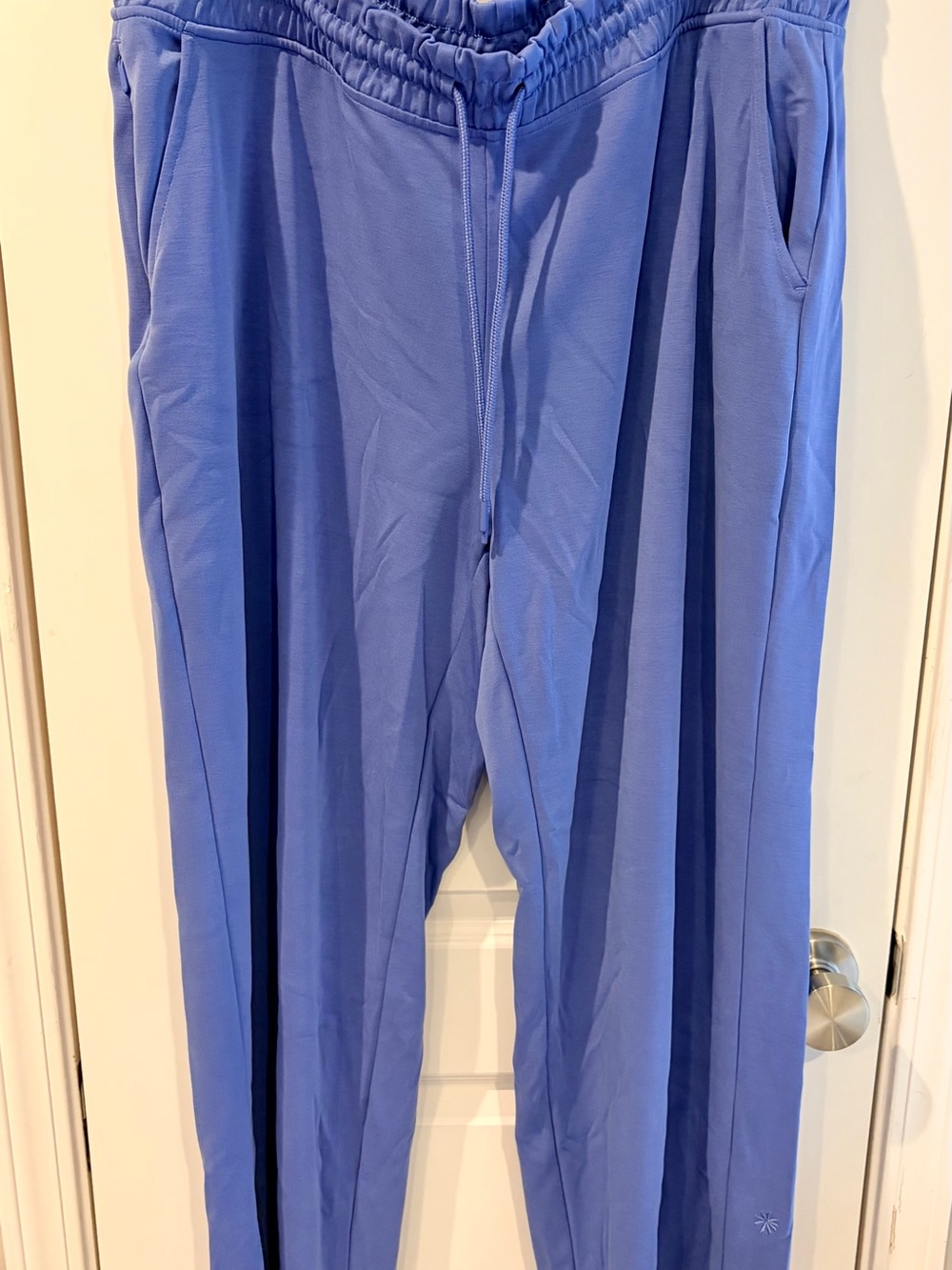Athleta Women’s Seasoft Mid Rise Straight Pant